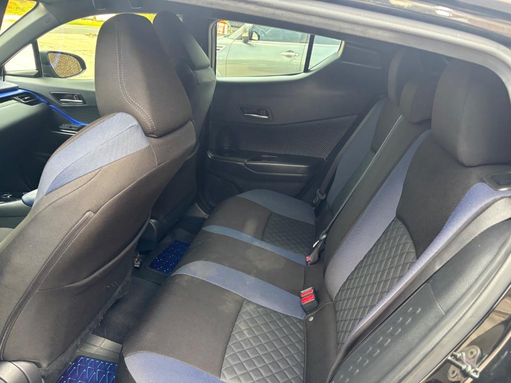 2020 Toyota C-HR XLE - Photo 8