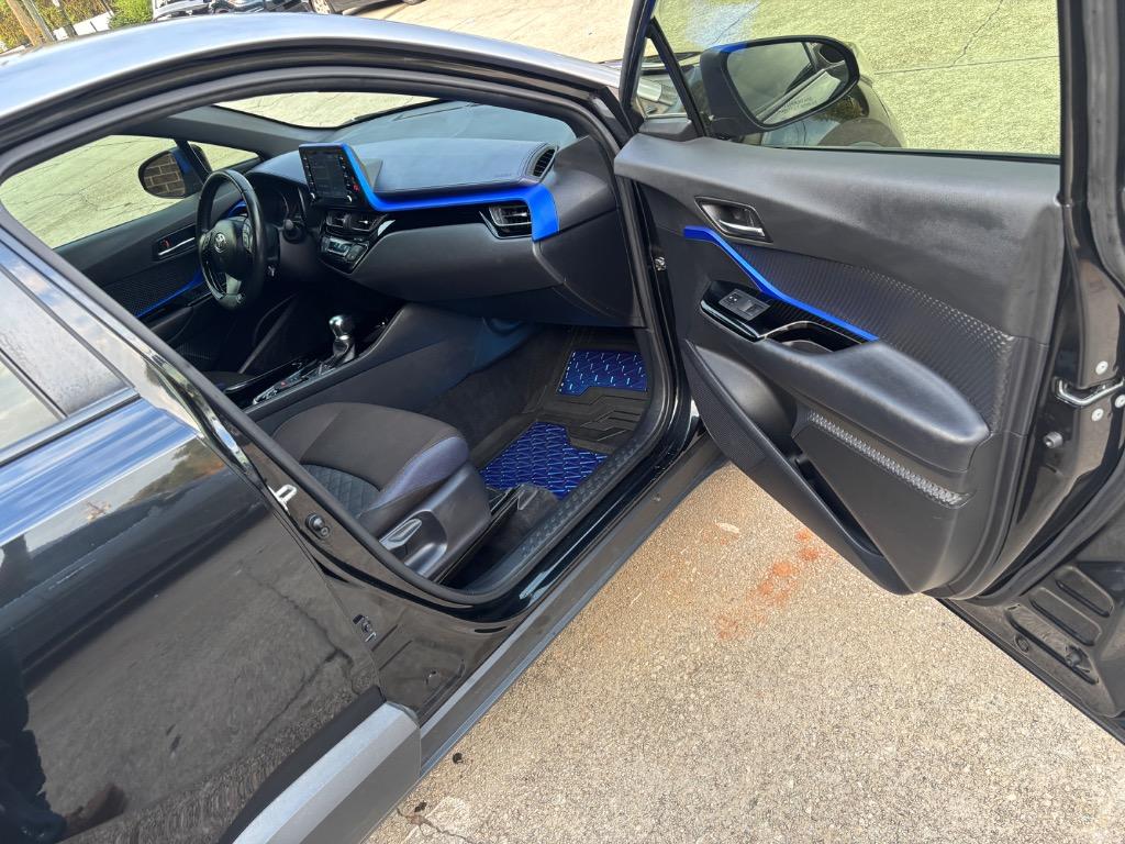 2020 Toyota C-HR XLE - Photo 12
