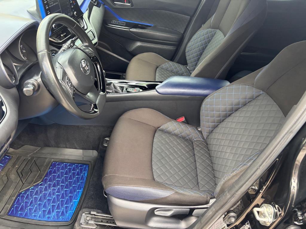 2020 Toyota C-HR XLE - Photo 9